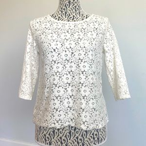 Scoop neck mid length sleeve top with flower embroidered pattern